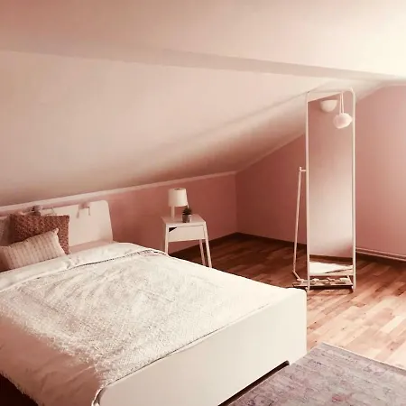Spacious, Full Of Character 2 Beds 2 Levels Flat Διαμέρισμα *