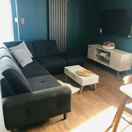 Spacious, Full Of Character 2 Beds 2 Levels Flat * Σλούπσκ