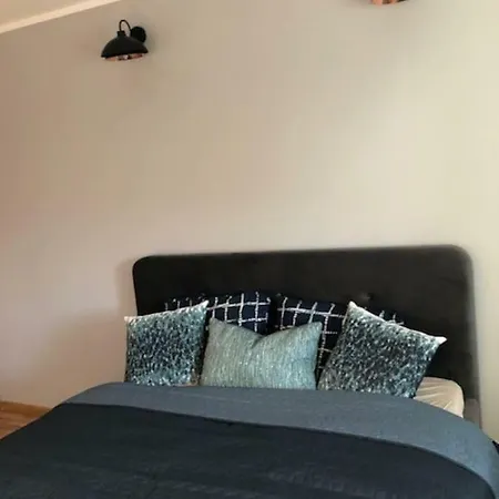 Spacious, Full Of Character 2 Beds 2 Levels Flat Διαμέρισμα *